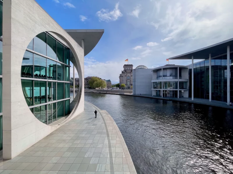 Facade of Marie-Elisabeth-Lüders-Haus, Spree