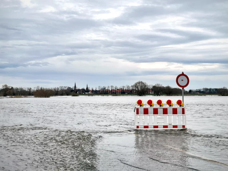 Elbe flood – road closed